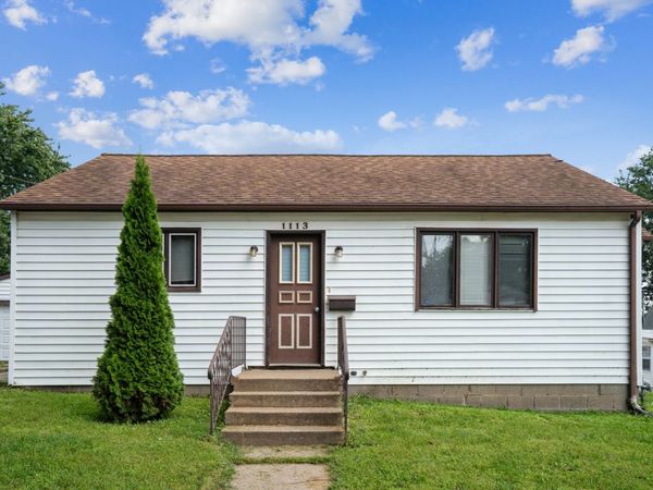 1113 S 6th Street , Clinton, IA 52732