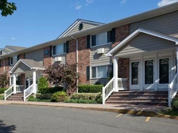 134 Park Avenue , Unit 2U, Babylon, NY 11702