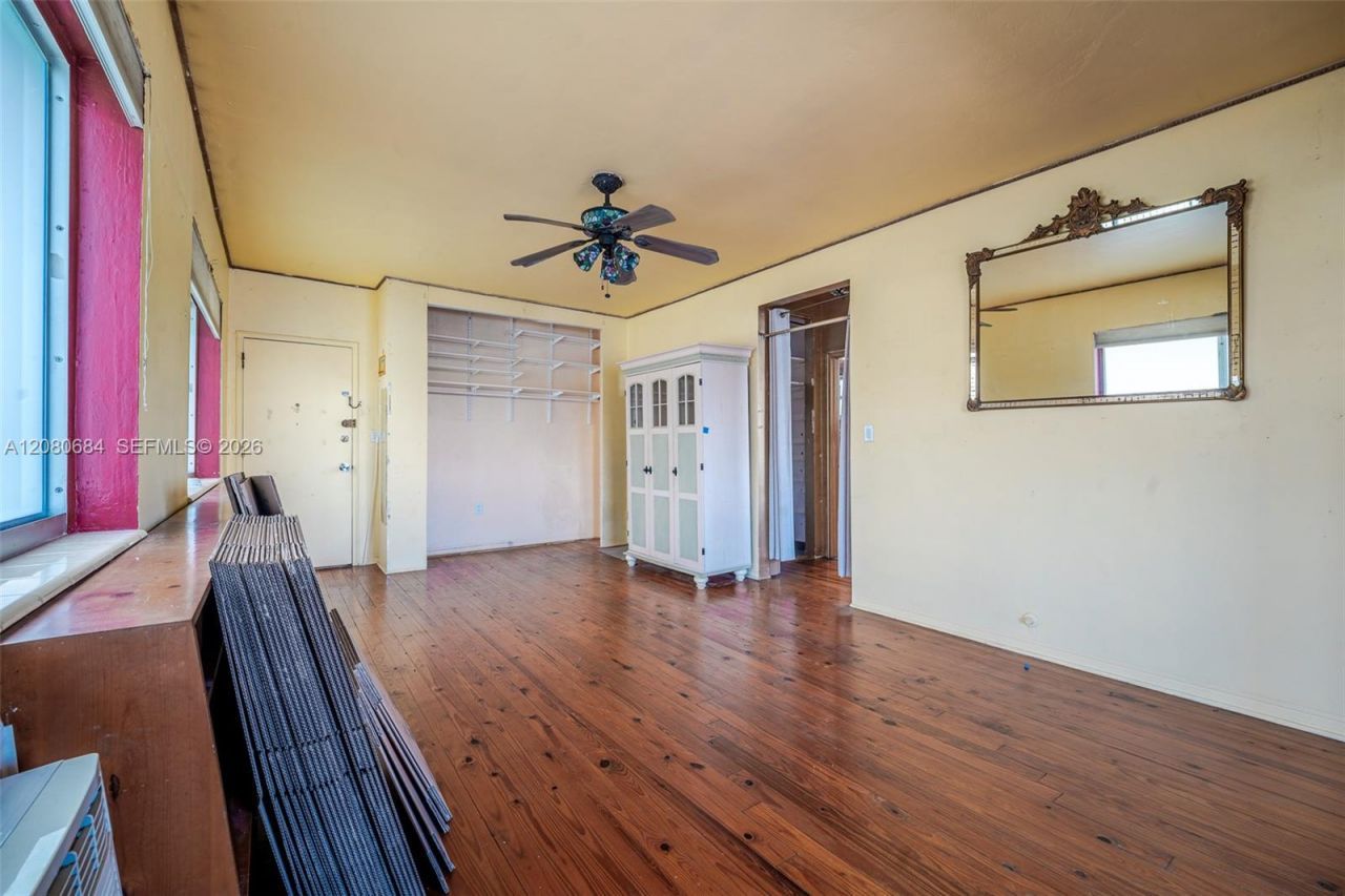 4730 Pine Tree Dr, Unit 17, Miami Beach, FL 33140 Photo