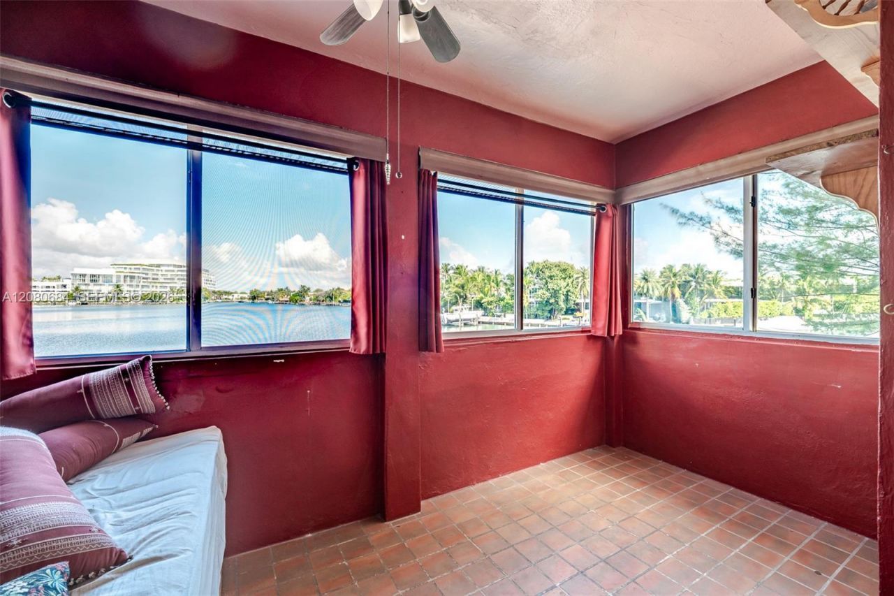 4730 Pine Tree Dr, Unit 17, Miami Beach, FL 33140 Photo