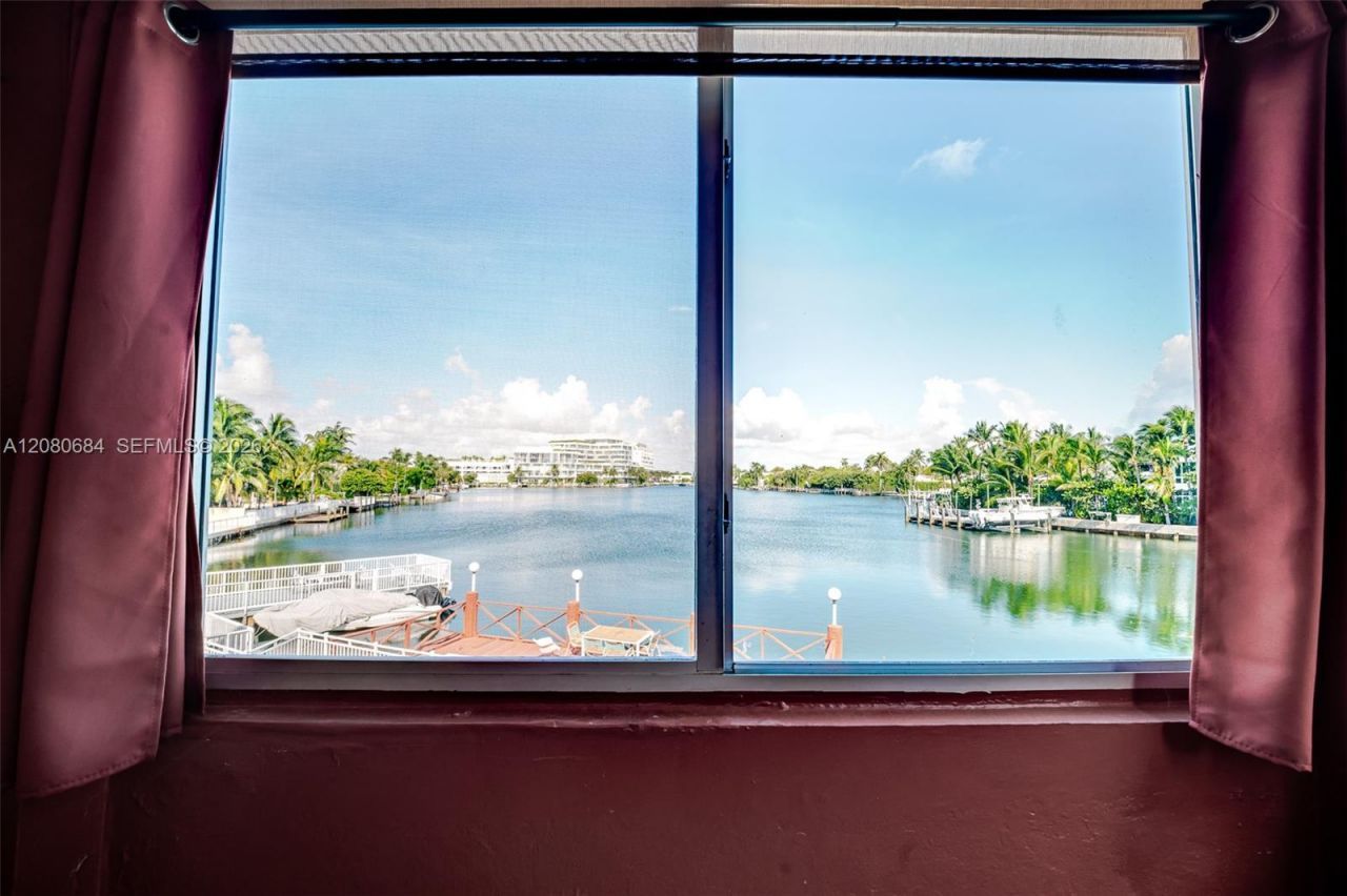 4730 Pine Tree Dr, Unit 17, Miami Beach, FL 33140 Photo