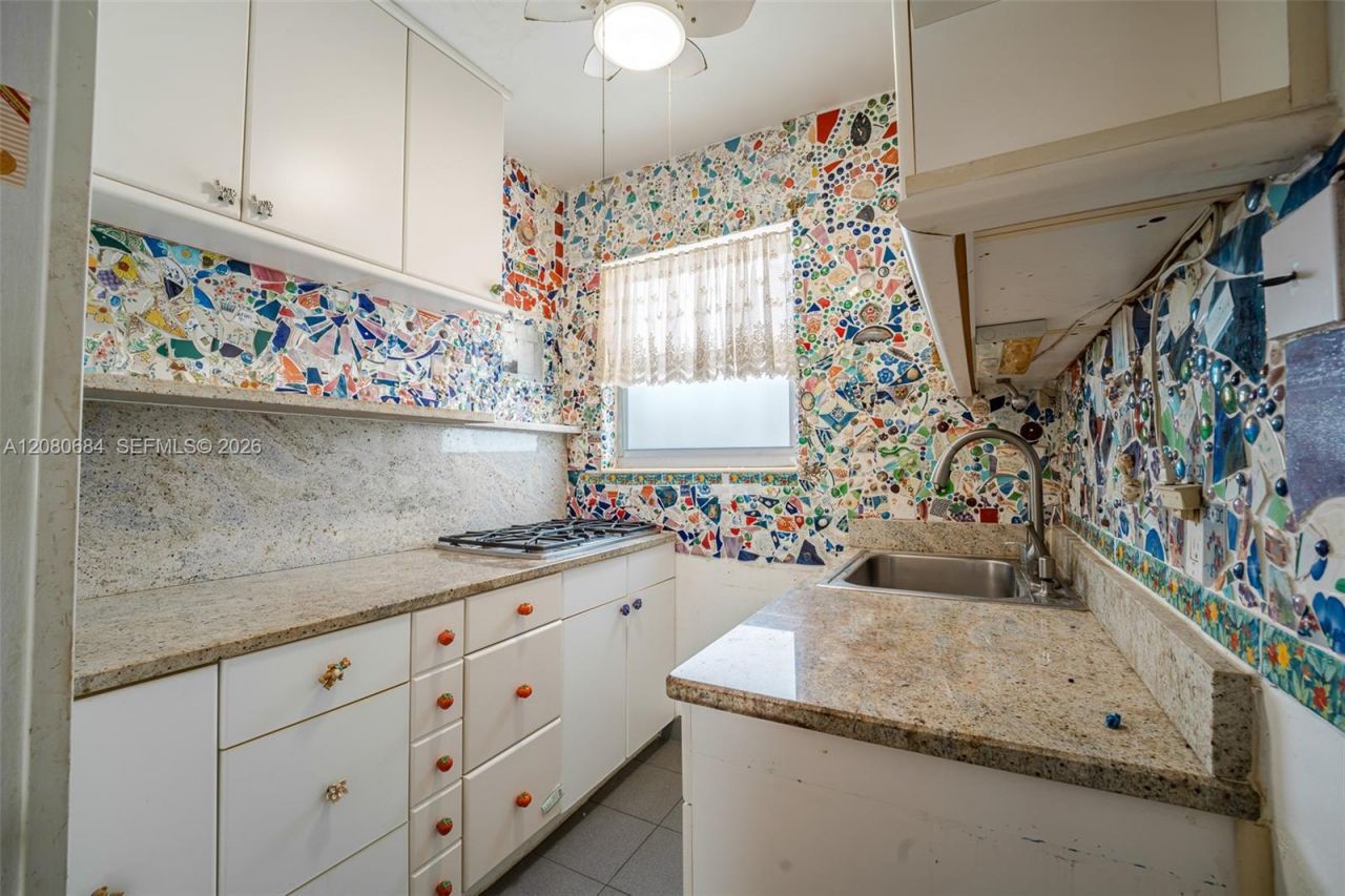 4730 Pine Tree Dr, Unit 17, Miami Beach, FL 33140 Photo