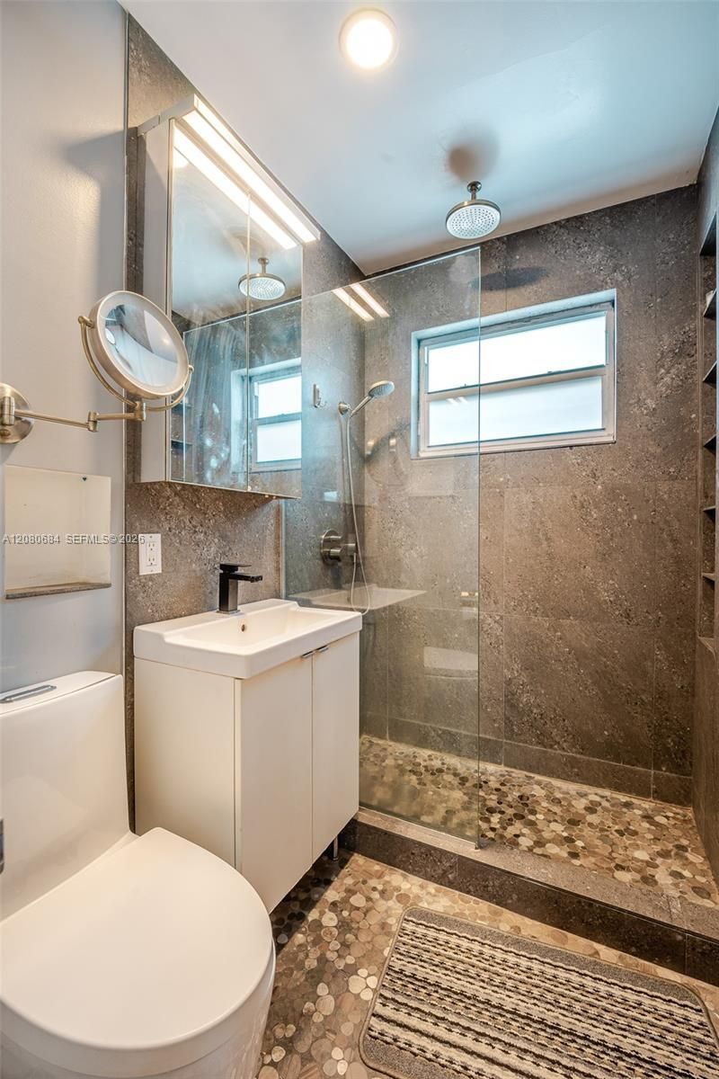 4730 Pine Tree Dr, Unit 17, Miami Beach, FL 33140 Photo