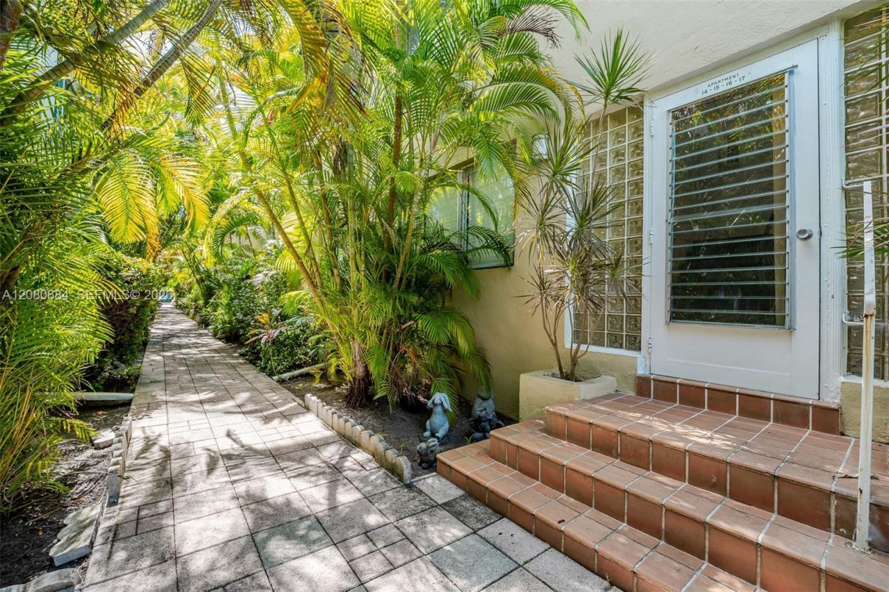 4730 Pine Tree Dr, Unit 17, Miami Beach, FL 33140 Photo