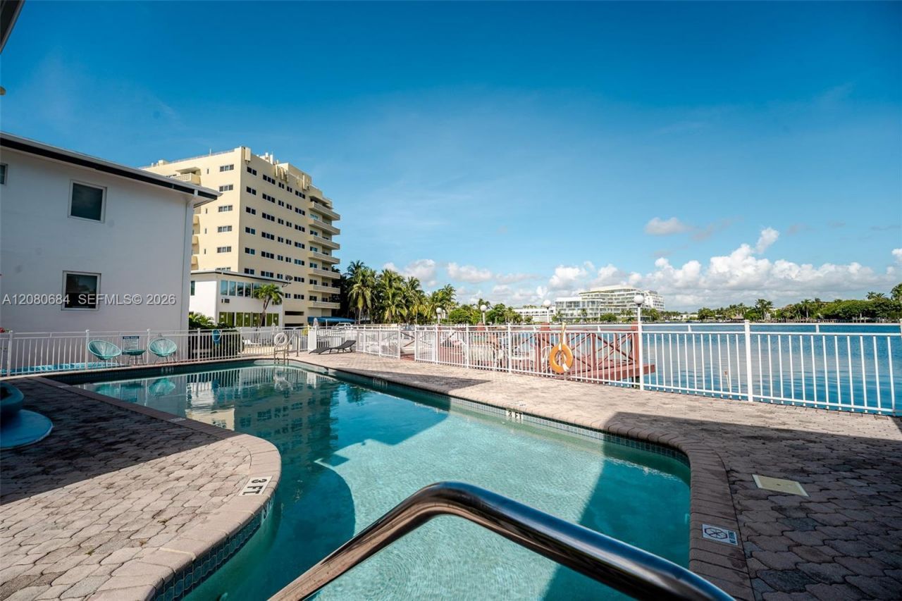 4730 Pine Tree Dr, Unit 17, Miami Beach, FL 33140 Photo
