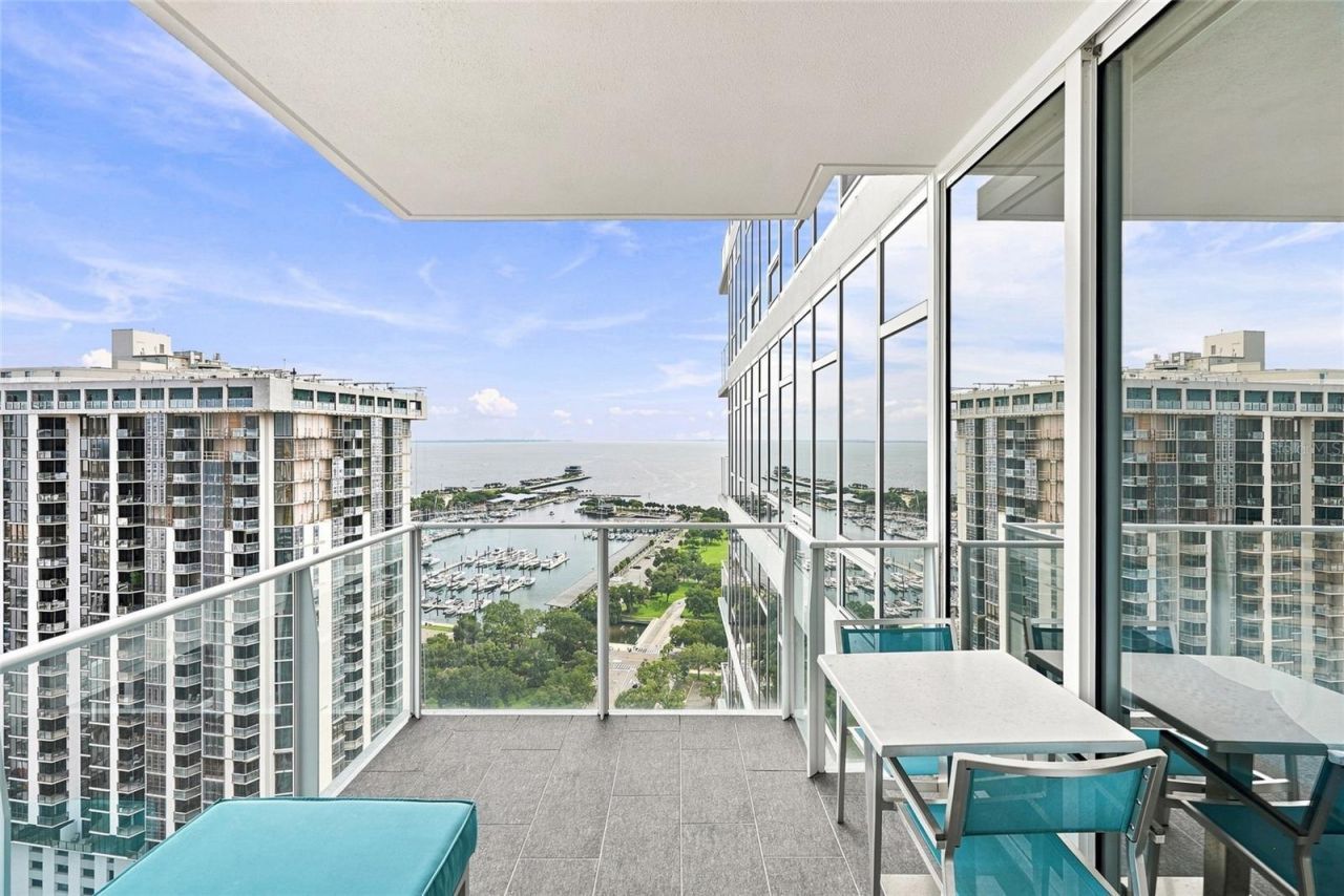 175 1st Street S, Unit 2701, Saint Petersburg, FL 33701 Photo