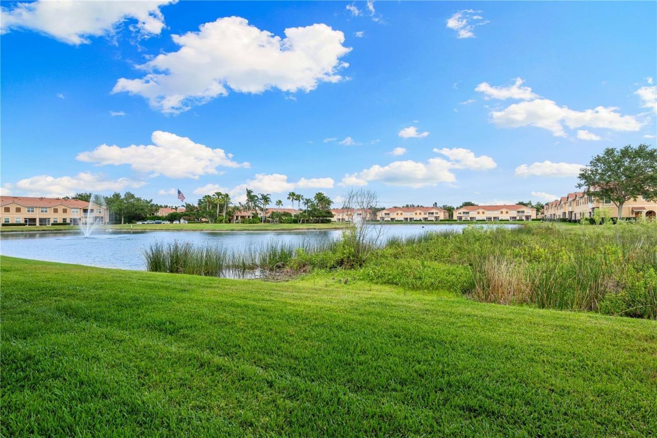 3698 Parkridge Circle, Unit 26-104, Sarasota, FL 34243 Photo