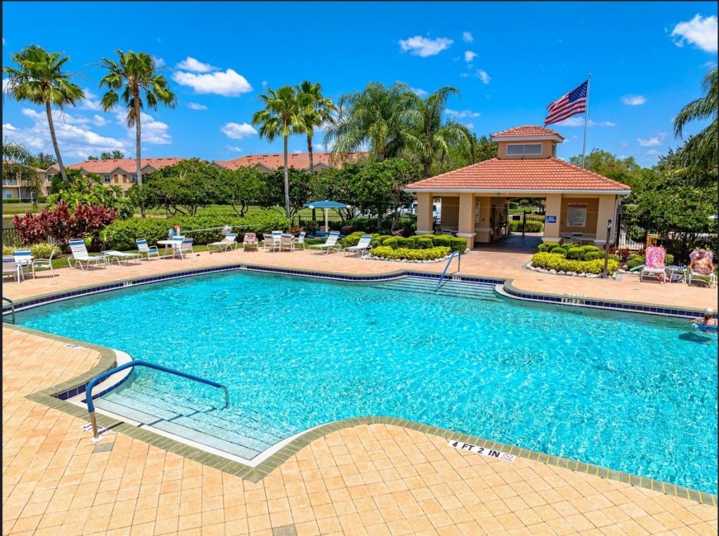 3698 Parkridge Circle, Unit 26-104, Sarasota, FL 34243 Photo