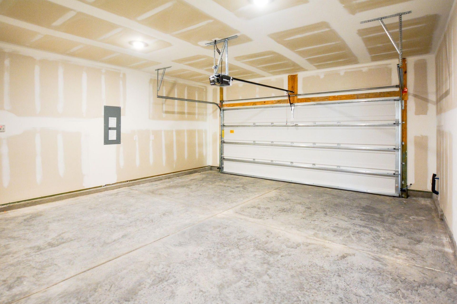 411 Zenith Boulevard Photo 20