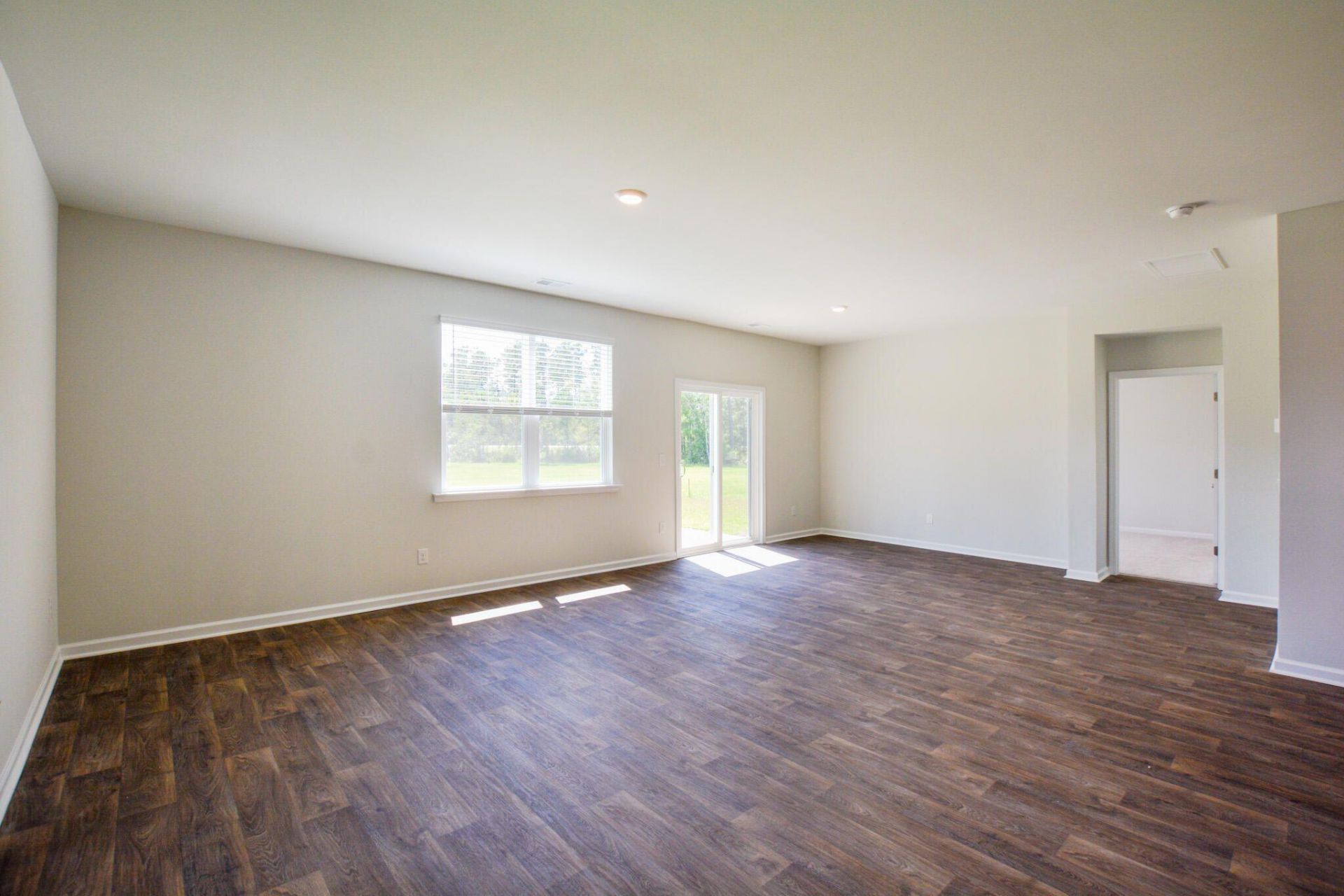 411 Zenith Boulevard Photo 8