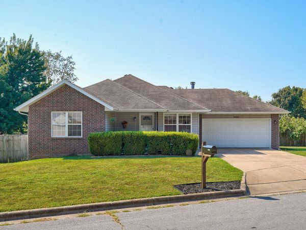 3430 W Riverside Street , Springfield, MO 65807