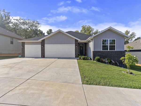 1502 W Parkview Street , Ozark, MO 65721