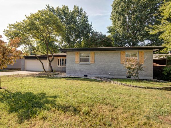 1020 E Edgewood Street , Springfield, MO 65807