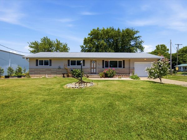 1225 E Church Street , Aurora, MO 65605