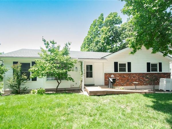 9912 Oakridge Drive, Overland Park, KS 66212