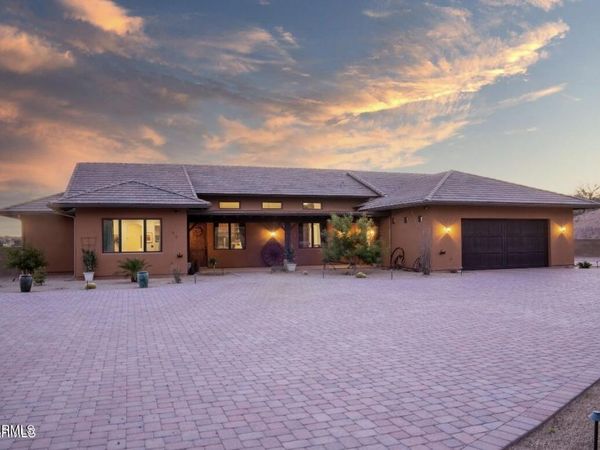 837 W BRALLIAR Road, Wickenburg, AZ 85390