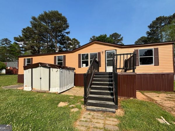 17 Club Circle, Ellenwood, GA 30294