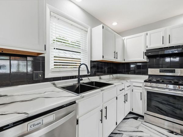 5 Timber Ln, Holyoke, MA 01040