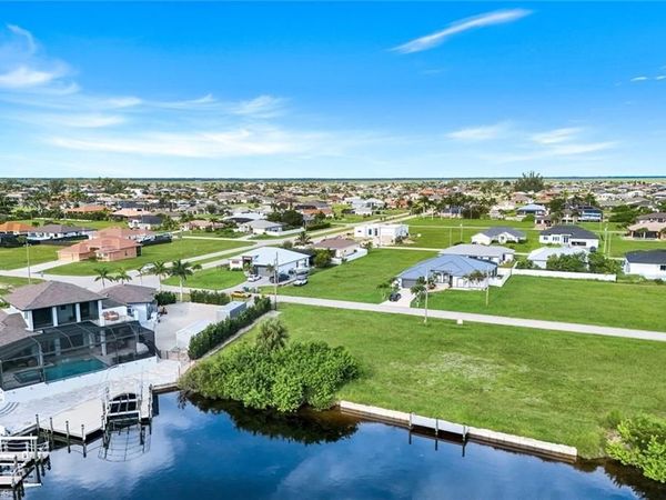 1207 NW 35TH AVE , CAPE CORAL, FL 33993