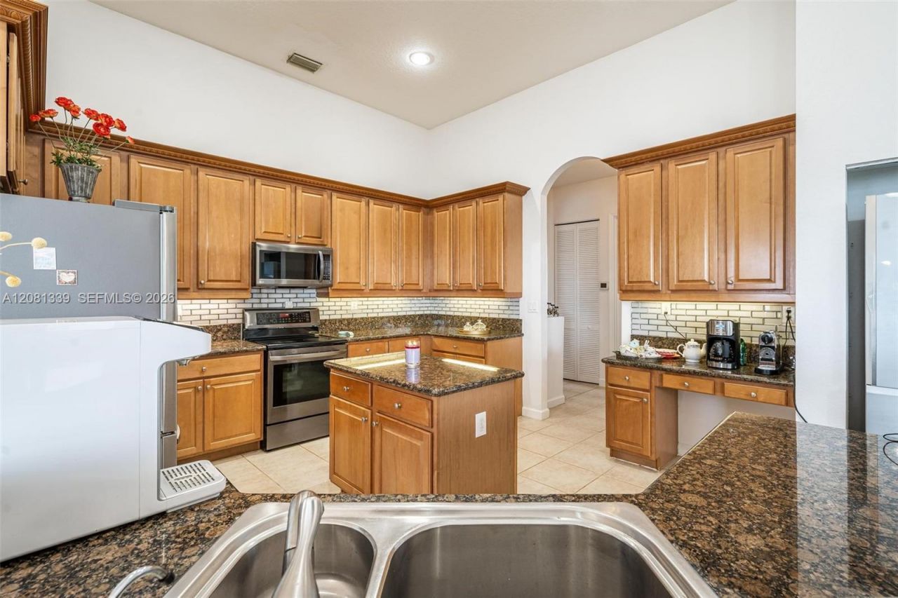 18633 SW 24th St, Miramar, FL 33029 Photo