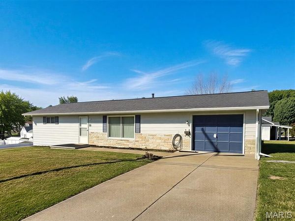 913 Vine Street , Festus, MO 63028