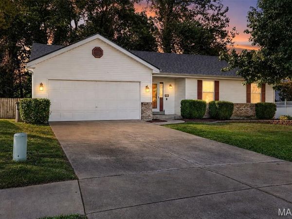 206 Geranium Drive, O'Fallon, MO 63366