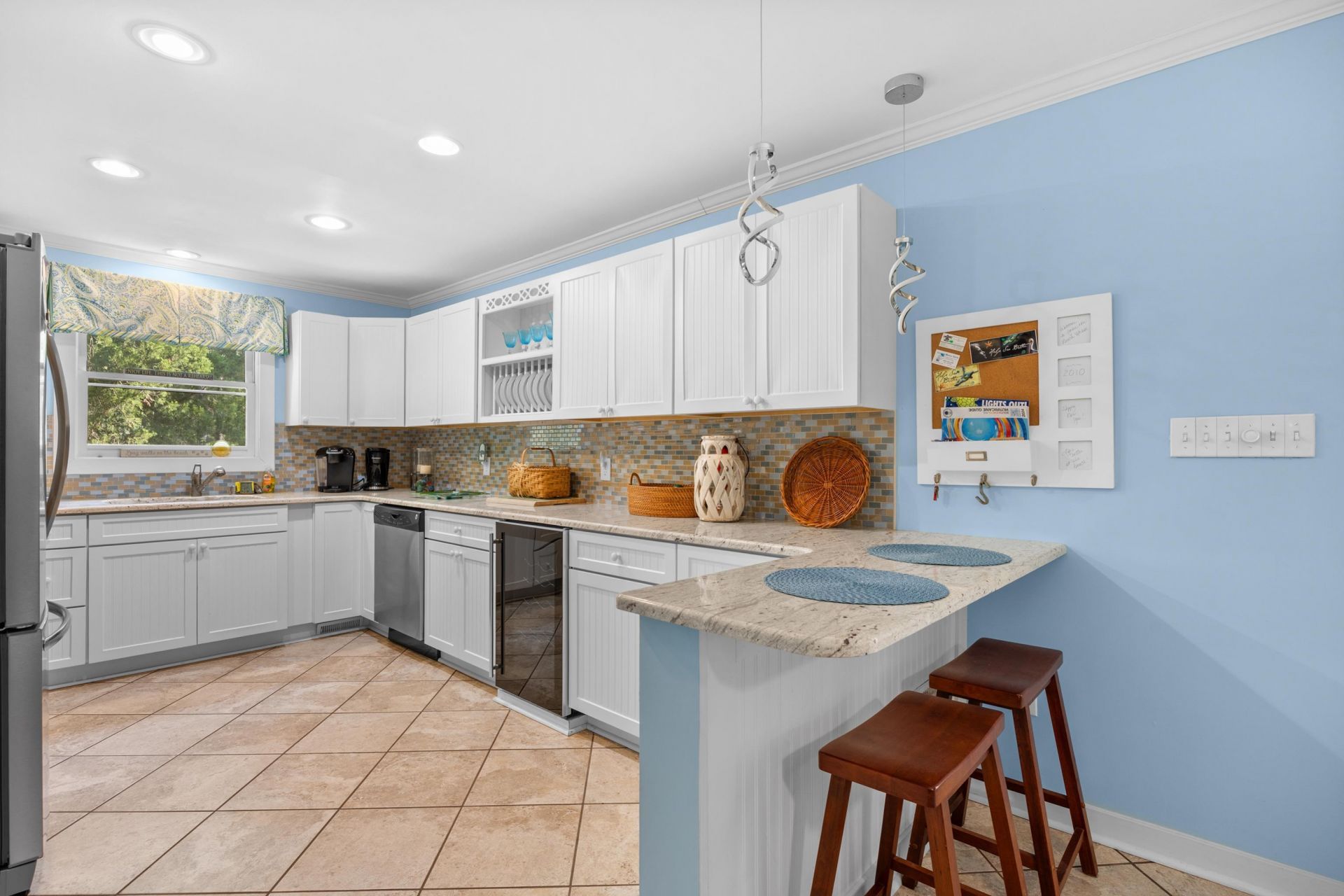 221 Windover Dr. Photo 6