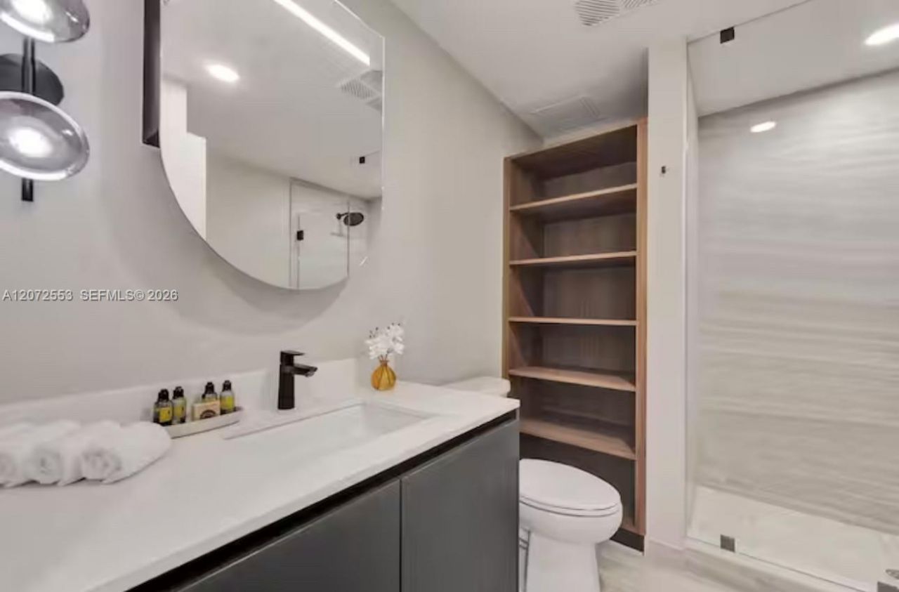 580 72nd , Unit 1713, Miami Beach, FL 33141 Photo
