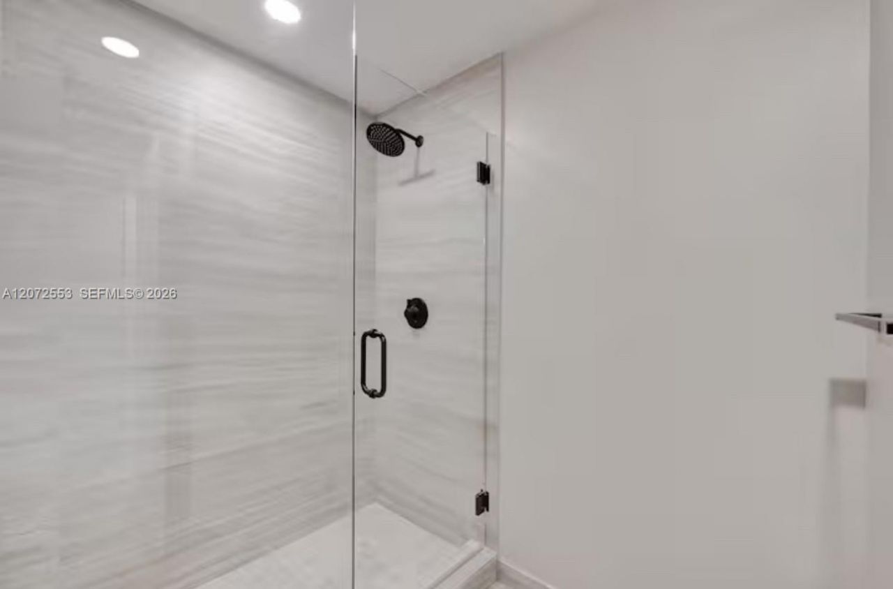 580 72nd , Unit 1713, Miami Beach, FL 33141 Photo