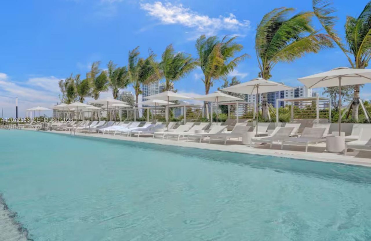 580 72nd , Unit 1713, Miami Beach, FL 33141 Photo