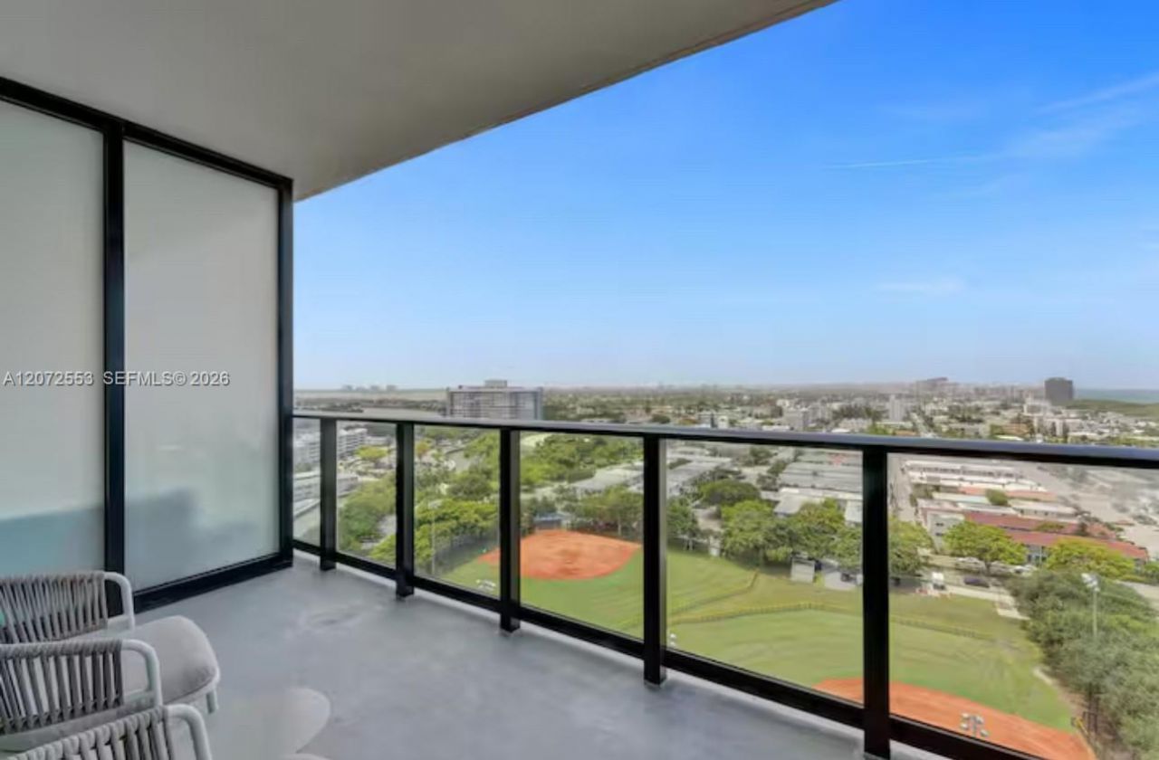 580 72nd , Unit 1713, Miami Beach, FL 33141 Photo