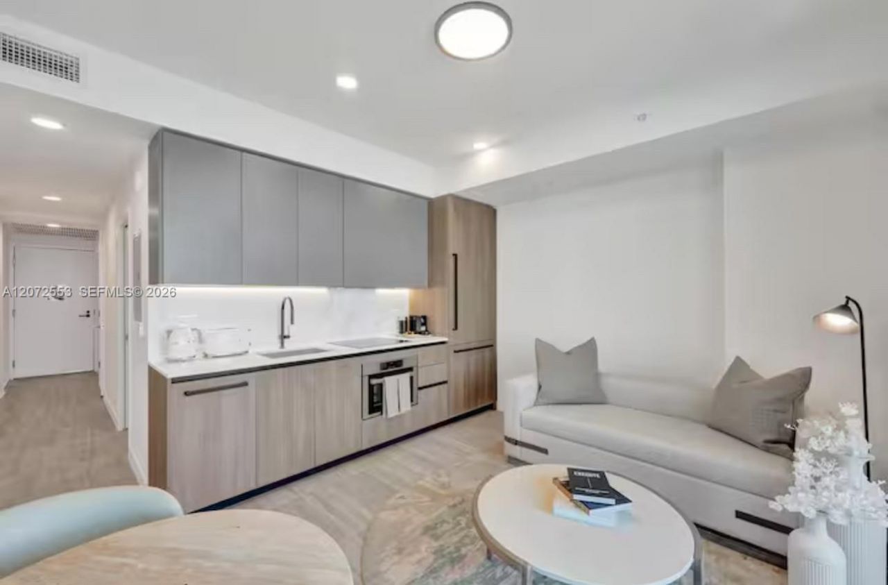580 72nd , Unit 1713, Miami Beach, FL 33141 Photo