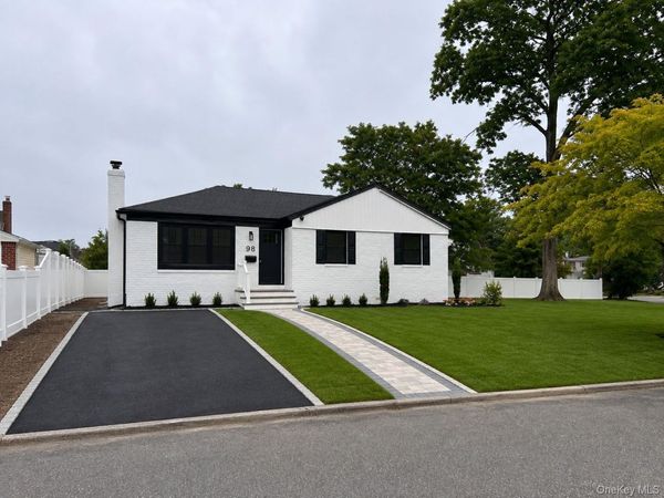 98 Beecher Road , North Babylon, NY 11703