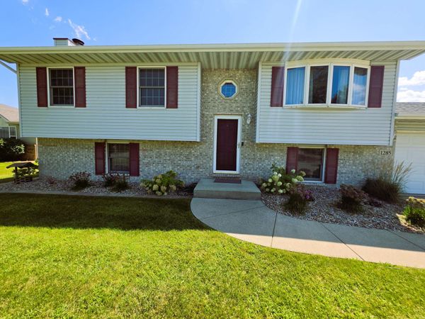 1285 W 98th Avenue, Crown Point, IN 46307