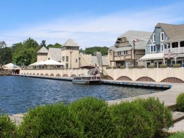 16 Springbrook Trl, Sparta, NJ 07871