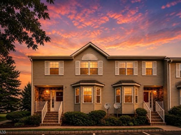 8 Ashley Ct, Franklin, NJ 08873