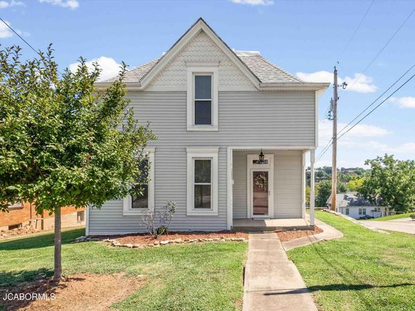 717 JACKSON STREET, Jefferson City, MO 65101