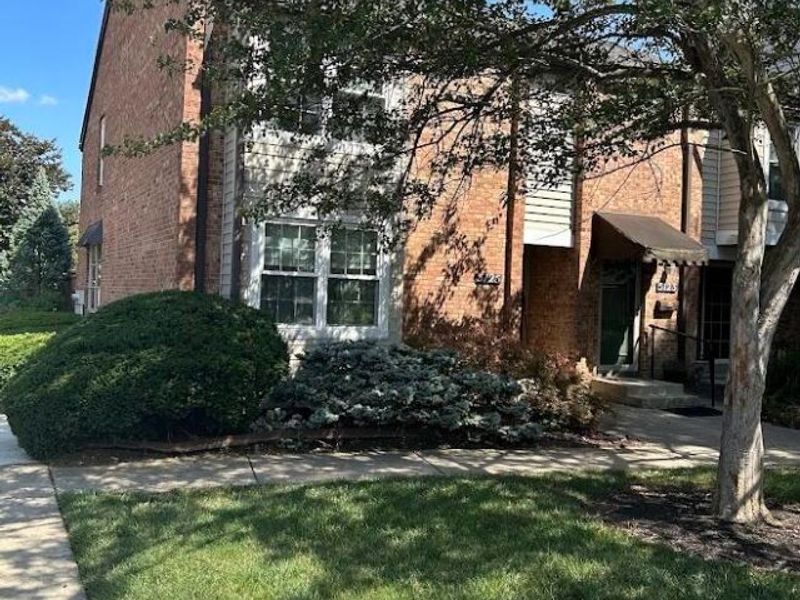5125 Sansom Court, Unit 25, Columbus, OH 43220 Photo 1