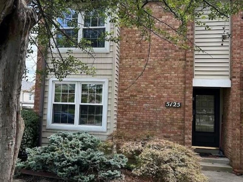 5125 Sansom Court, Unit 25, Columbus, OH 43220 Photo 2