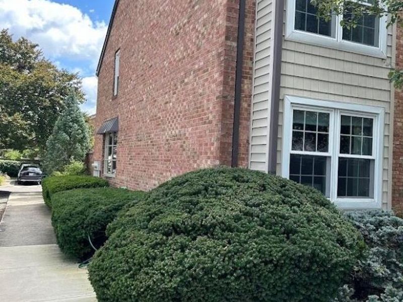 5125 Sansom Court, Unit 25, Columbus, OH 43220 Photo 3