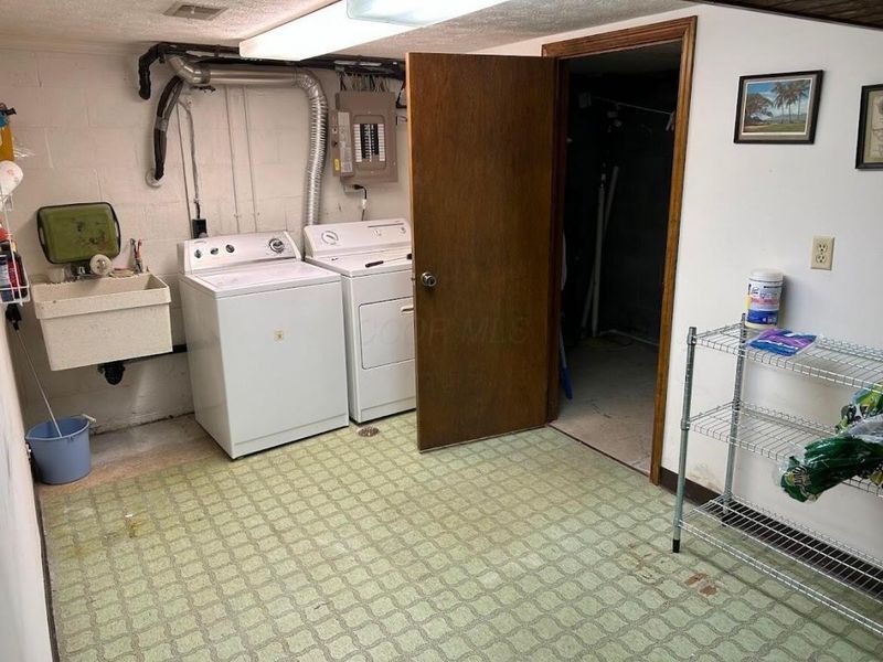 5125 Sansom Court, Unit 25, Columbus, OH 43220 Photo 31