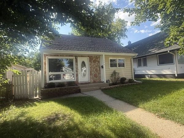 446 Washington Park , Waukegan, IL 60085