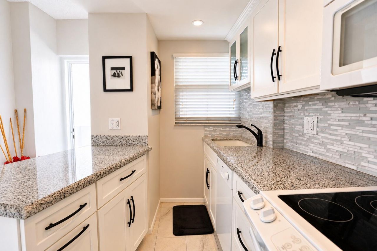 710 N Ocean Boulevard, Unit 1205, Pompano Beach, FL 33062 Photo