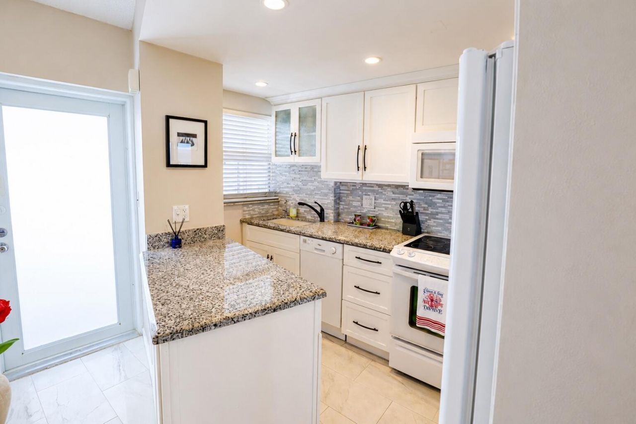710 N Ocean Boulevard, Unit 1205, Pompano Beach, FL 33062 Photo