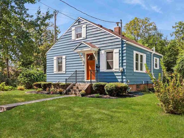 925 Dearborn Street, Iowa City, IA 52240