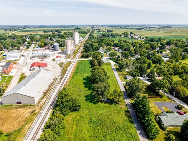 000 Perkins Street , Dexter, IA 50070