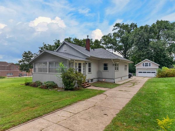 323 Sunset Road, Waterloo, IA 50701