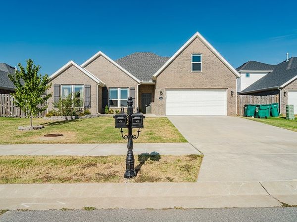 460 Poplar Road , Centerton, AR 72719