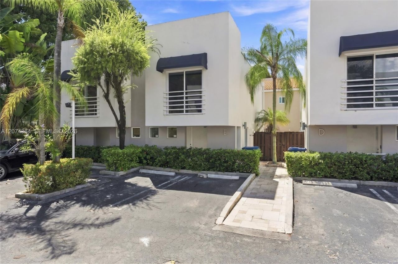 2945 Bridgeport Ave, Unit E, Coconut Grove, FL 33133 Photo