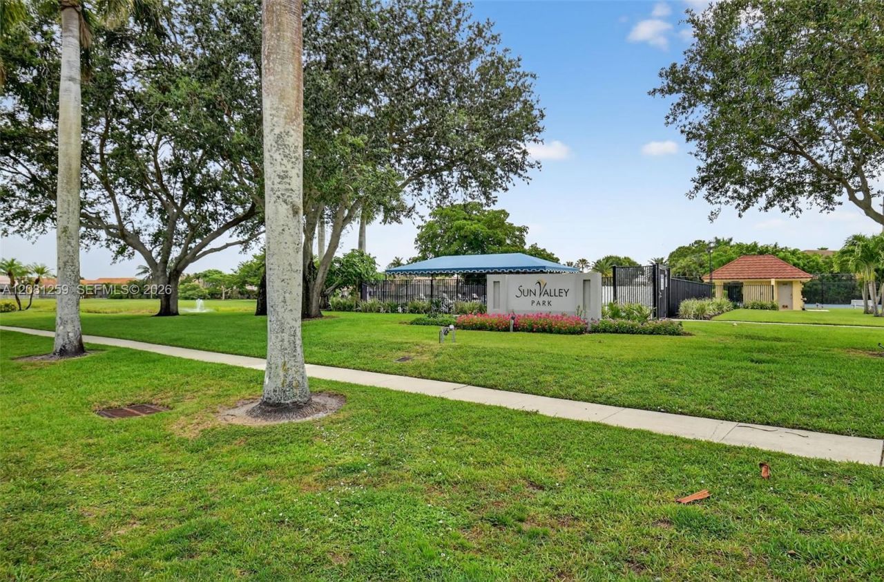 5780 Sun Pointe Circle , Boynton Beach, FL 33437 Photo